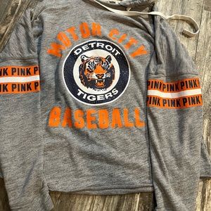 Detroit lions VS PINK hoodie size large